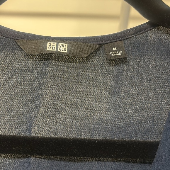 Uniqlo Navy Sleeveless v-neck blouse - Picture 2 of 3